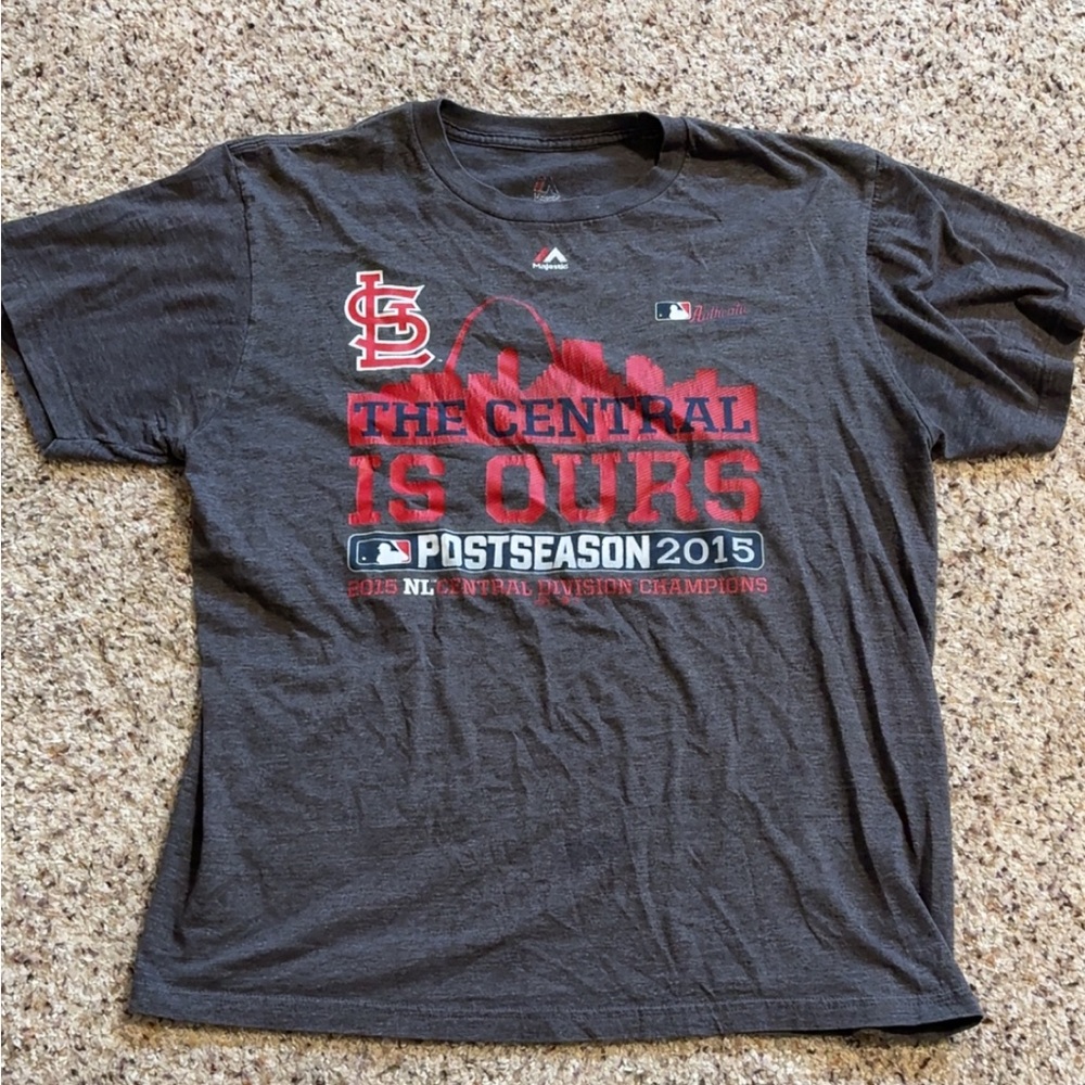 Majestic Gray and Red Short Sleeve Tee